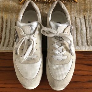 Paul Green off bone sneaker. Rubber and cork sole SUPERIOR comfort. Sz 8.5 (US)